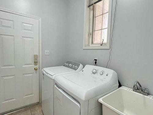 7285 Rosehurst Dr, Mississauga, ON - Indoor Photo Showing Laundry Room