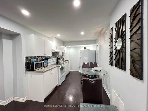 7285 Rosehurst Dr, Mississauga, ON - Indoor Photo Showing Kitchen