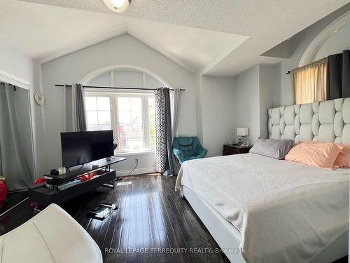 7285 Rosehurst Dr, Mississauga, ON - Indoor Photo Showing Bedroom