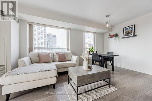 2307 - 21 Hillcrest Avenue, Toronto (Willowdale East), ON - Indoor Photo Showing Living Room