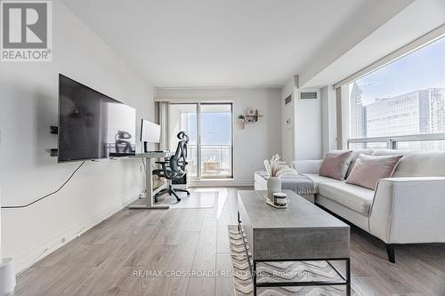 2307 - 21 Hillcrest Avenue, Toronto (Willowdale East), ON - Indoor Photo Showing Living Room