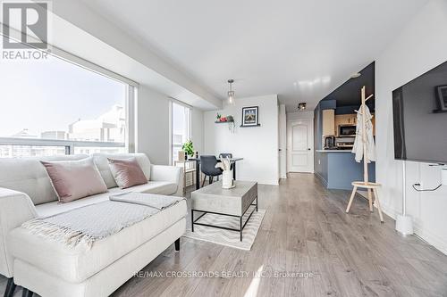 2307 - 21 Hillcrest Avenue, Toronto (Willowdale East), ON - Indoor Photo Showing Living Room