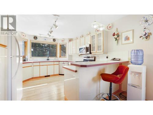 1089 Scenic  Place, Windermere, BC - Indoor Photo Showing Kitchen