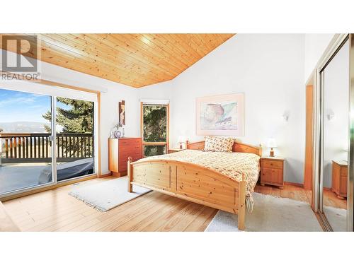 1089 Scenic  Place, Windermere, BC - Indoor Photo Showing Bedroom