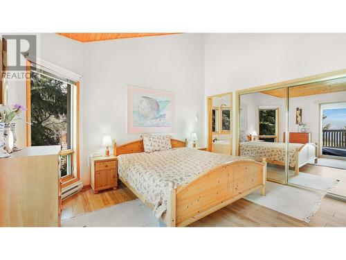 1089 Scenic  Place, Windermere, BC - Indoor Photo Showing Bedroom