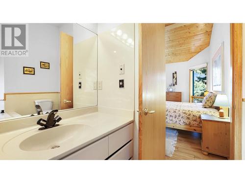 1089 Scenic  Place, Windermere, BC - Indoor Photo Showing Bathroom