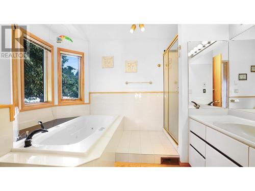 1089 Scenic  Place, Windermere, BC - Indoor Photo Showing Bathroom