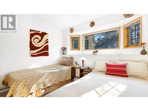 1089 Scenic  Place, Windermere, BC - Indoor Photo Showing Bedroom