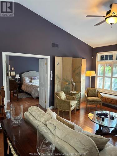 11944 Cobblestone Crescent, Windsor, ON - Indoor Photo Showing Living Room