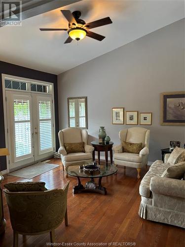 11944 Cobblestone Crescent, Windsor, ON - Indoor Photo Showing Living Room