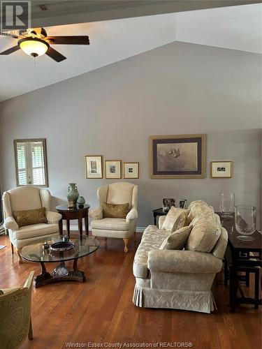 11944 Cobblestone Crescent, Windsor, ON - Indoor Photo Showing Living Room