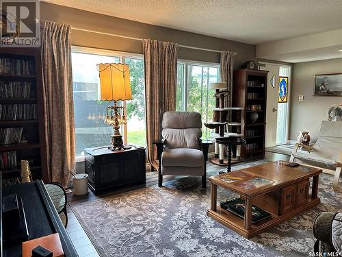 123 Howard Street, Drake, SK - Indoor Photo Showing Living Room