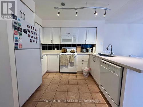 Uph8 - 256 Doris Avenue, Toronto (Willowdale East), ON - Indoor Photo Showing Kitchen