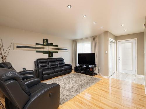 Living room - 745 Rue De La Colline, Pincourt, QC - Indoor Photo Showing Living Room