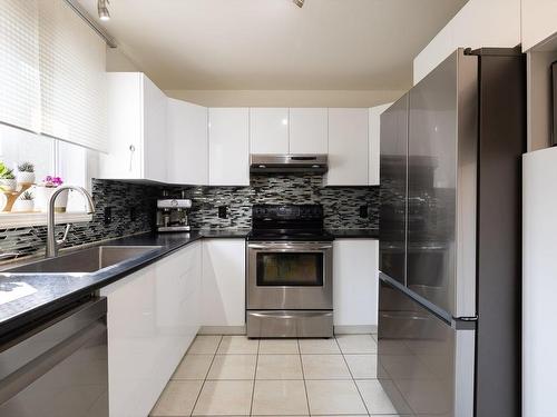 Kitchen - 745 Rue De La Colline, Pincourt, QC - Indoor Photo Showing Kitchen With Upgraded Kitchen