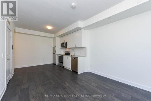 1112 - 3220 William Coltson Avenue, Oakville, ON - Indoor Photo Showing Kitchen