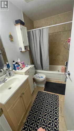 405 522 X Avenue S, Saskatoon, SK - Indoor Photo Showing Bathroom