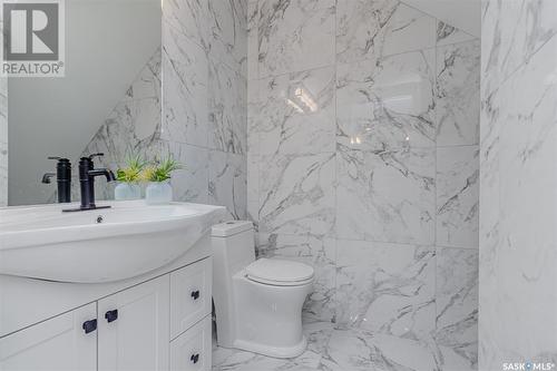 1005 Osler Street, Saskatoon, SK - Indoor Photo Showing Bathroom