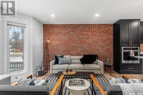 1005 Osler Street, Saskatoon, SK - Indoor Photo Showing Living Room