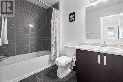 2nd floor main bathroom - 44 Rookie Crescent, Ottawa, ON - Indoor Photo Showing Bathroom