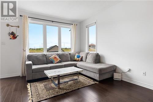 livingroom - 44 Rookie Crescent, Ottawa, ON - Indoor Photo Showing Living Room