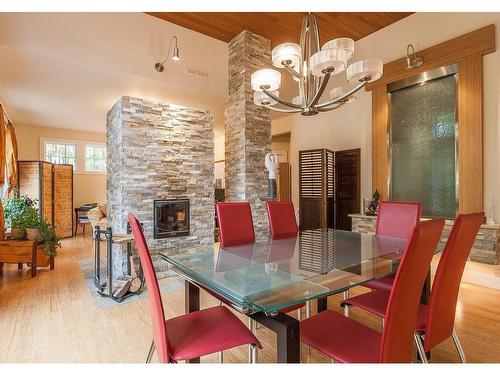 Salle Ã  manger - 2019  - 2021 Mtée Du Cap-Violet, Sainte-Lucie-Des-Laurentides, QC - Indoor Photo Showing Dining Room With Fireplace