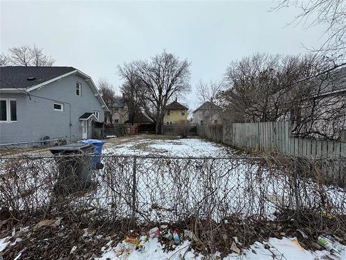 385 Magnus Ave, Winnipeg, MB 