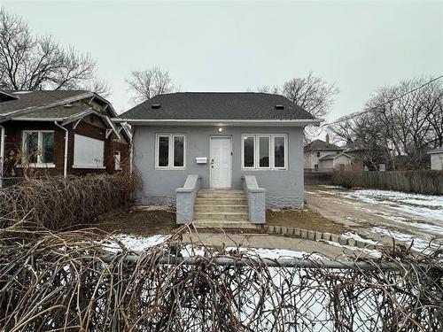 387 Magnus Ave, Winnipeg, MB 