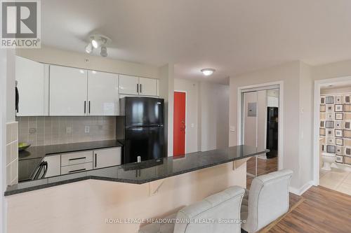 1416 - 8 Dayspring Circle, Brampton (Goreway Drive Corridor), ON - Indoor Photo Showing Kitchen