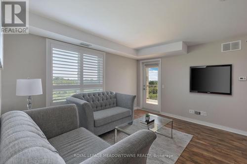 1416 - 8 Dayspring Circle, Brampton (Goreway Drive Corridor), ON - Indoor Photo Showing Living Room