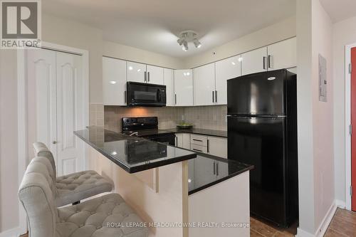 1416 - 8 Dayspring Circle, Brampton (Goreway Drive Corridor), ON - Indoor Photo Showing Kitchen