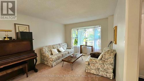 11A Nipissing Crescent, Brampton (Westgate), ON - Indoor Photo Showing Living Room