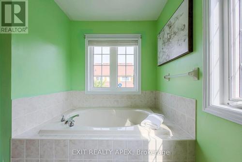 16 Susan Avenue, Brampton (Bram West), ON - Indoor Photo Showing Bathroom