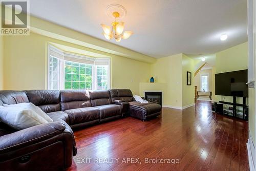 16 Susan Avenue, Brampton (Bram West), ON - Indoor Photo Showing Living Room