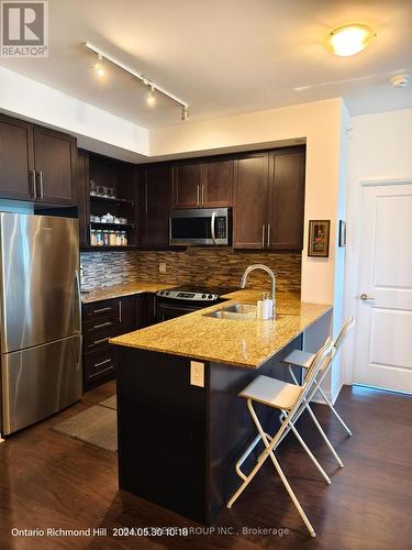 602 - 55 Oneida Crescent, Richmond Hill, ON - Indoor Photo Showing Kitchen With Upgraded Kitchen