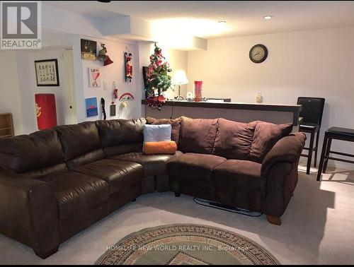 38 Marcelline Lower Crescent, Toronto (Bayview Village), ON - Indoor Photo Showing Living Room