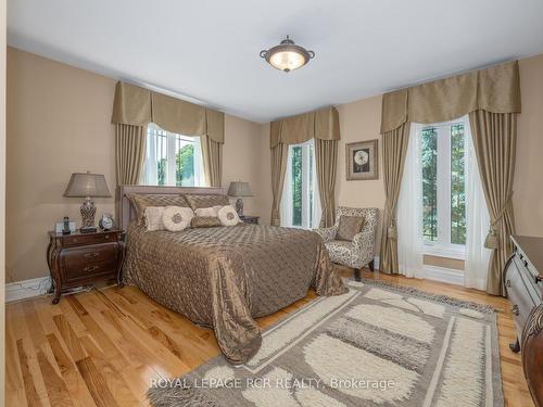 4987 Fourth Line, Erin, ON - Indoor Photo Showing Bedroom