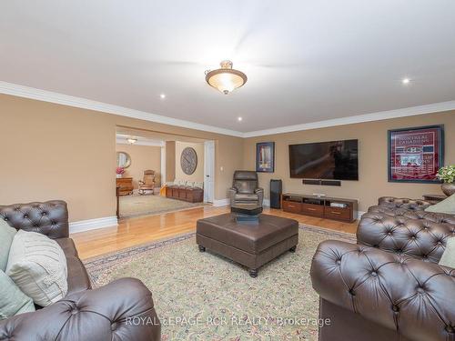 4987 Fourth Line, Erin, ON - Indoor Photo Showing Living Room