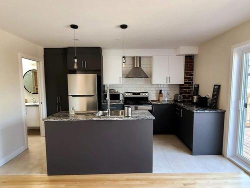 Kitchen - 2375  - 2377 Rue Louis-Veuillot, Montréal (Mercier/Hochelaga-Maisonneuve), QC - Indoor Photo Showing Kitchen With Double Sink