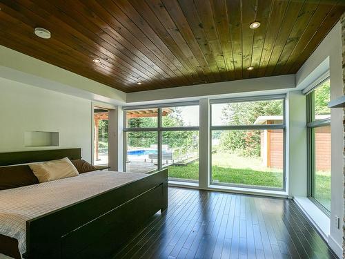 Chambre Ã Â coucher - 52  - 52A Rue Du Lac-Walfred N., Sainte-Marguerite-Du-Lac-Masson, QC - Indoor Photo Showing Bedroom