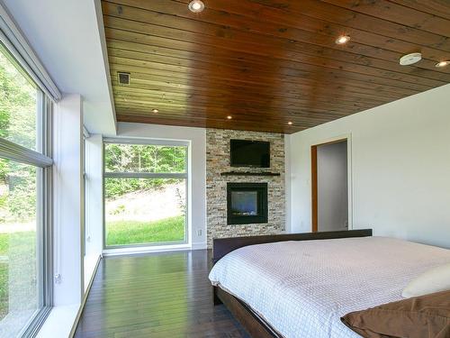 Chambre Ã Â coucher - 52  - 52A Rue Du Lac-Walfred N., Sainte-Marguerite-Du-Lac-Masson, QC - Indoor Photo Showing Bedroom