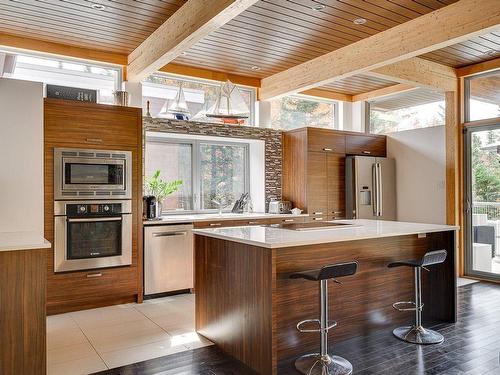 Kitchen - 52  - 52A Rue Du Lac-Walfred N., Sainte-Marguerite-Du-Lac-Masson, QC - Indoor Photo Showing Kitchen With Upgraded Kitchen