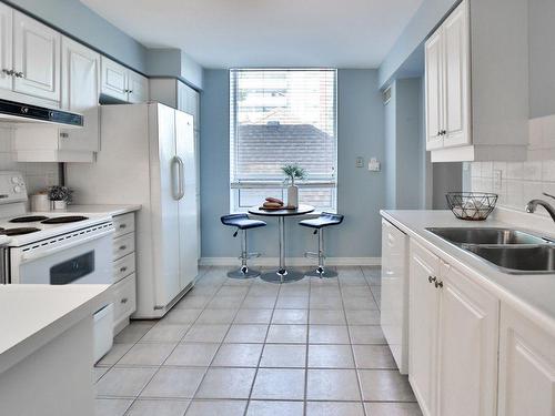 309-1750 Bayview Ave, Toronto, ON - Indoor Photo Showing Kitchen With Double Sink