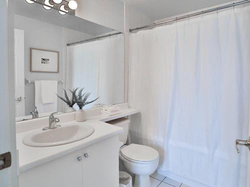 309-1750 Bayview Ave, Toronto, ON - Indoor Photo Showing Bathroom