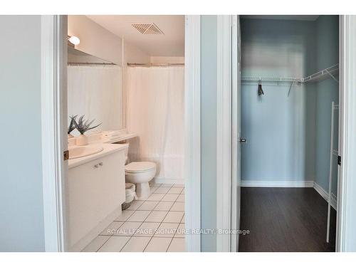 309-1750 Bayview Ave, Toronto, ON - Indoor Photo Showing Bathroom