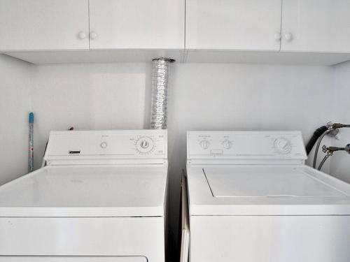 309-1750 Bayview Ave, Toronto, ON - Indoor Photo Showing Laundry Room