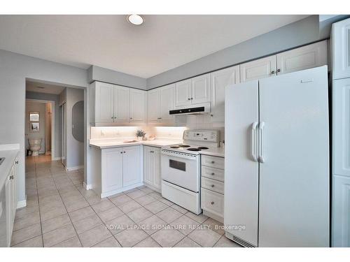 309-1750 Bayview Ave, Toronto, ON - Indoor Photo Showing Kitchen