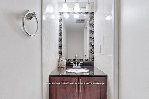 703-90 Ling Rd, Toronto, ON - Indoor Photo Showing Bathroom