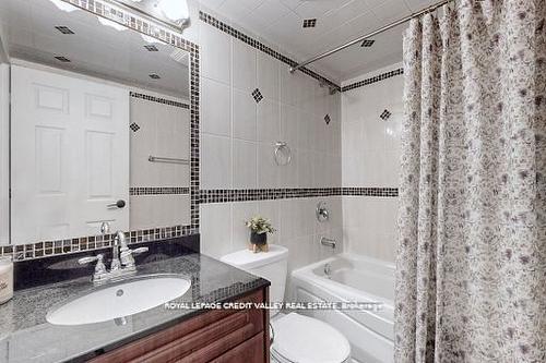 703-90 Ling Rd, Toronto, ON - Indoor Photo Showing Bathroom