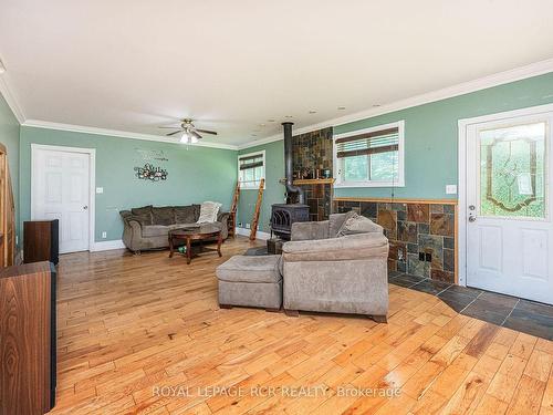 5622 Sixth Line, Erin, ON - Indoor Photo Showing Living Room